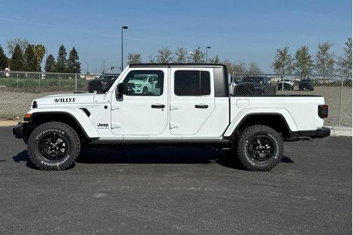 Bright White Clearcoat 2026 Jeep Gladiator Willys 4x4