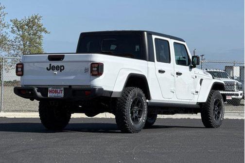 Bright White Clearcoat 2026 Jeep Gladiator Willys 4x4