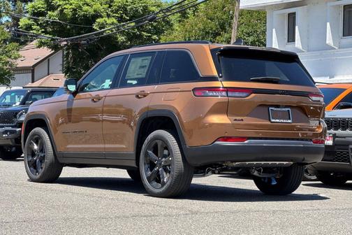 Copper Shino Metallic Clearcoat 2026 Jeep Grand Cherokee Limited
