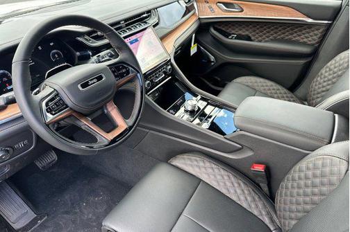 2025 Jeep Grand Cherokee Summit