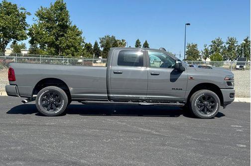 Ceramic Gray Clearcoat 2026 RAM 2500 Laramie Crew Cab 4x4 8' Box