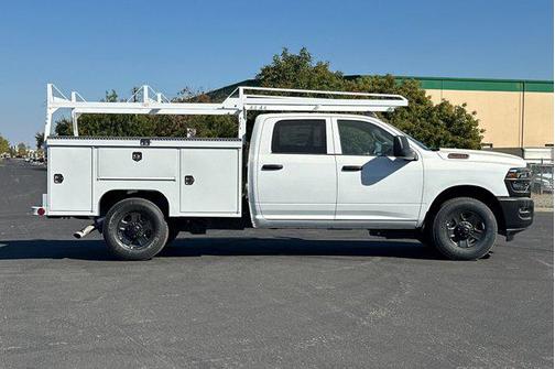 2025 RAM 2500 Tradesman Crew Cab 4x2 8' Box