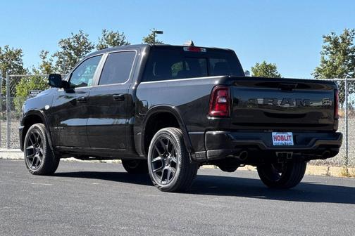 Diamond Black Crystal Pearlcoat 2026 RAM 1500 Laramie