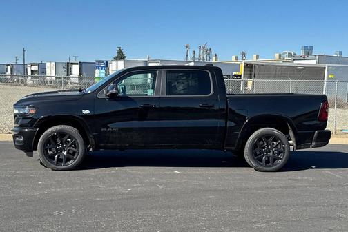 Diamond Black Crystal Pearlcoat 2026 RAM 1500 Laramie