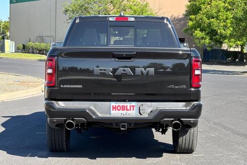 Diamond Black Crystal Pearlcoat 2026 RAM 1500 Laramie