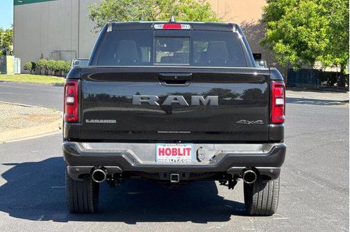 Diamond Black Crystal Pearlcoat 2026 RAM 1500 Laramie