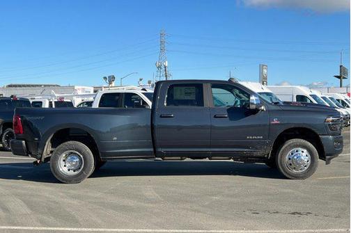 2026 RAM 3500 Laramie Crew Cab 4x4 8' Box