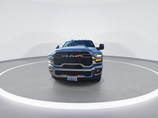 2025 RAM 2500 Big Horn Crew Cab 4x4 8' Box