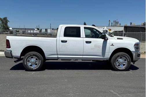 Bright White Clearcoat 2026 RAM 3500 Tradesman Crew Cab 4x4 6'4' Box