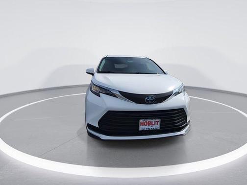 2022 Toyota Sienna LE