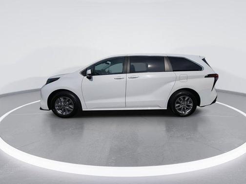 2022 Toyota Sienna LE