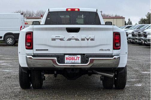 Bright White Clearcoat 2026 RAM 3500 Big Horn Crew Cab 4x4 8' Box