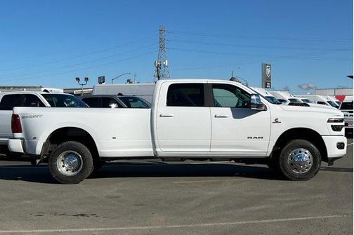 2026 RAM 3500 Laramie Crew Cab 4x4 8' Box