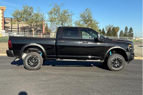 Diamond Black Crystal Pearlcoat 2026 RAM 2500 Tradesman Crew Cab 4x4 6'4' Box