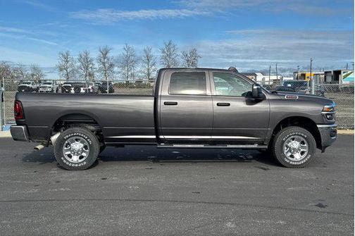2026 RAM 2500 Tradesman Crew Cab 4x4 8' Box