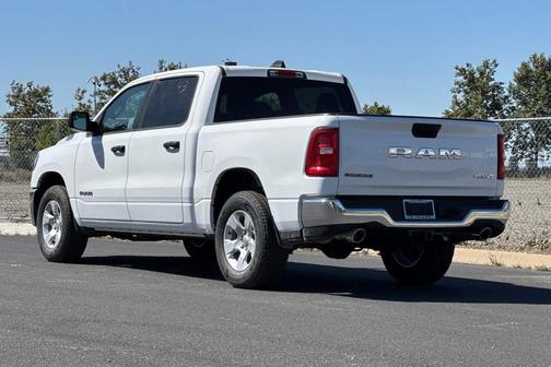 Bright White Clearcoat 2026 RAM 1500 Big Horn/Lone Star