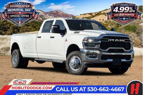Bright White Clearcoat 2026 RAM 3500 Tradesman Crew Cab 4x4 8' Box