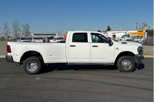 2026 RAM 3500 Tradesman Crew Cab 4x4 8' Box