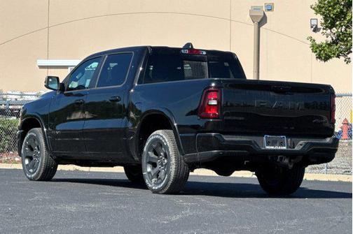 Diamond Black Crystal Pearlcoat 2026 RAM 1500 Big Horn/Lone Star