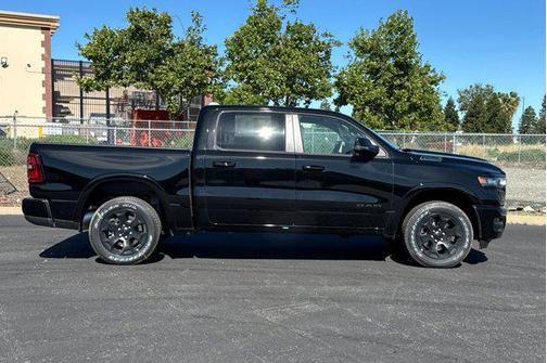 Diamond Black Crystal Pearlcoat 2026 RAM 1500 Big Horn/Lone Star