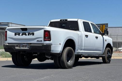 Bright White Clearcoat 2026 RAM 3500 Tradesman Crew Cab 4x4 8' Box