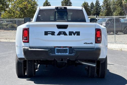 Bright White Clearcoat 2026 RAM 3500 Tradesman Crew Cab 4x4 8' Box