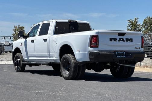 Bright White Clearcoat 2026 RAM 3500 Tradesman Crew Cab 4x4 8' Box