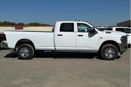 2025 RAM 2500 Tradesman Crew Cab 4x4 8' Box
