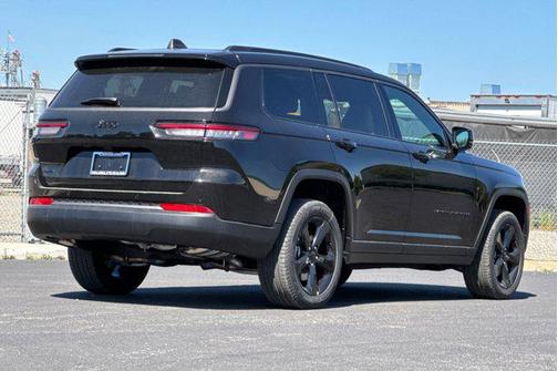 Diamond Black Crystal Pearlcoat 2026 Jeep Grand Cherokee L Limited
