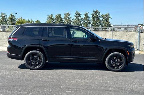 Diamond Black Crystal Pearlcoat 2026 Jeep Grand Cherokee L Limited