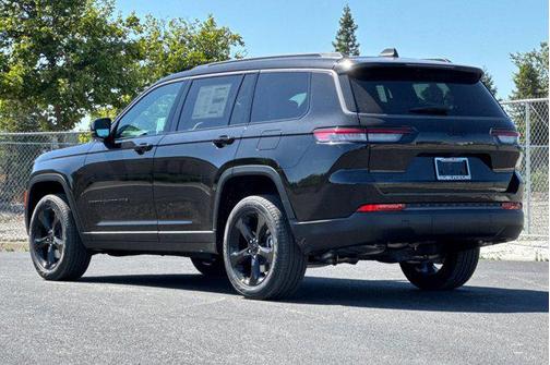 Diamond Black Crystal Pearlcoat 2026 Jeep Grand Cherokee L Limited