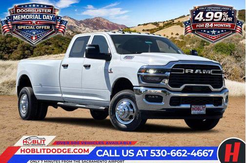 Bright White Clearcoat 2026 RAM 3500 Tradesman Crew Cab 4x4 8' Box