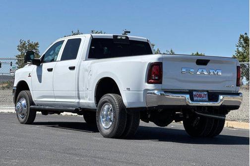Bright White Clearcoat 2026 RAM 3500 Tradesman Crew Cab 4x4 8' Box