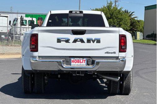 Bright White Clearcoat 2026 RAM 3500 Tradesman Crew Cab 4x4 8' Box