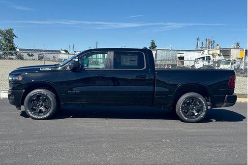 Diamond Black Crystal Pearlcoat 2026 RAM 1500 Big Horn/Lone Star