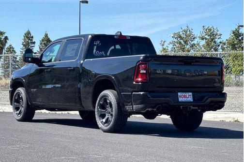 Diamond Black Crystal Pearlcoat 2026 RAM 1500 Big Horn/Lone Star