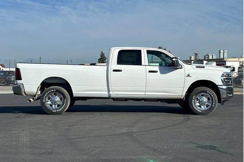2026 RAM 2500 Tradesman Crew Cab 4x4 8' Box