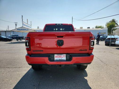 2020 RAM 2500 Laramie Crew Cab 4X4 6'4' Box