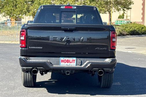 Diamond Black Crystal Pearlcoat 2026 RAM 1500 Laramie