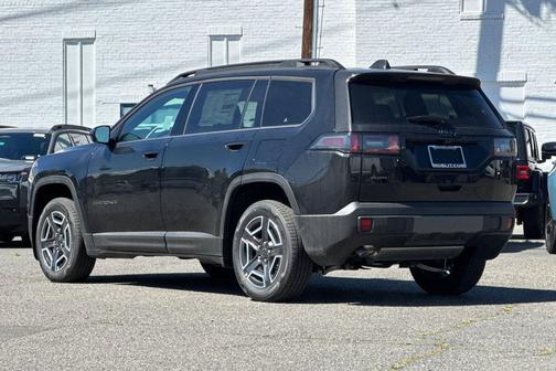 Diamond Black Crystal Pearlcoat 2026 Jeep Cherokee Laredo 4x4