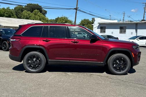 Velvet Red Pearlcoat 2026 Jeep Grand Cherokee Altitude