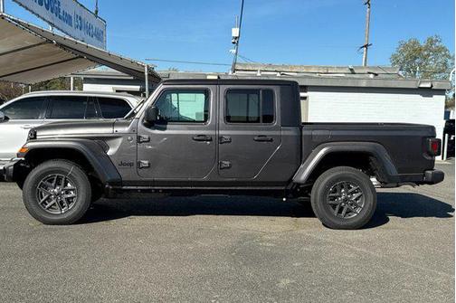 Granite Crystal Metallic Clearcoat 2026 Jeep Gladiator Sport S