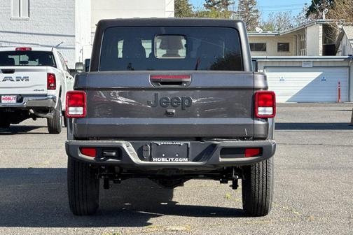 Granite Crystal Metallic Clearcoat 2026 Jeep Gladiator Sport S