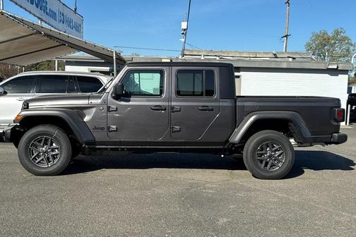 Granite Crystal Metallic Clearcoat 2026 Jeep Gladiator Sport S