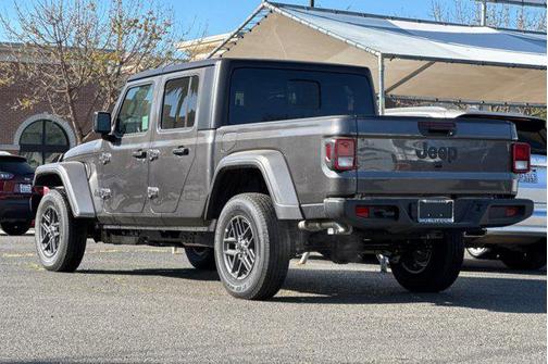 Granite Crystal Metallic Clearcoat 2026 Jeep Gladiator Sport S