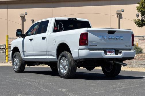 Bright White Clearcoat 2026 RAM 2500 Big Horn Crew Cab 4x4 6'4' Box
