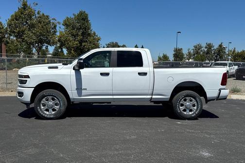 Bright White Clearcoat 2026 RAM 2500 Big Horn Crew Cab 4x4 6'4' Box