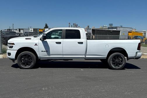 Bright White Clearcoat 2026 RAM 3500 Big Horn Crew Cab 4x4 8' Box