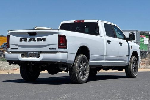 Bright White Clearcoat 2026 RAM 3500 Big Horn Crew Cab 4x4 8' Box