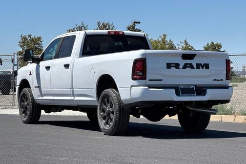 Bright White Clearcoat 2026 RAM 3500 Big Horn Crew Cab 4x4 8' Box